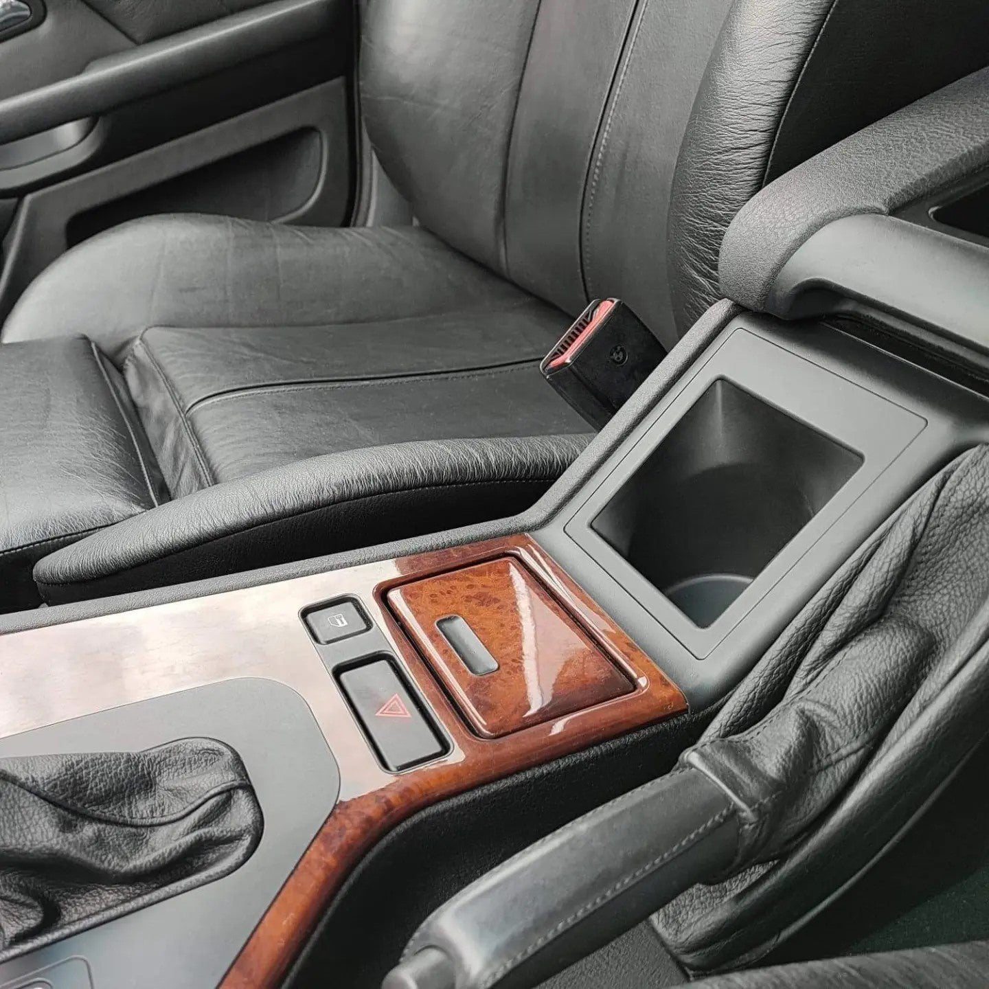 BMW E39 収納ボックス カップホルダー/ドリンクホルダー – Trick Bits