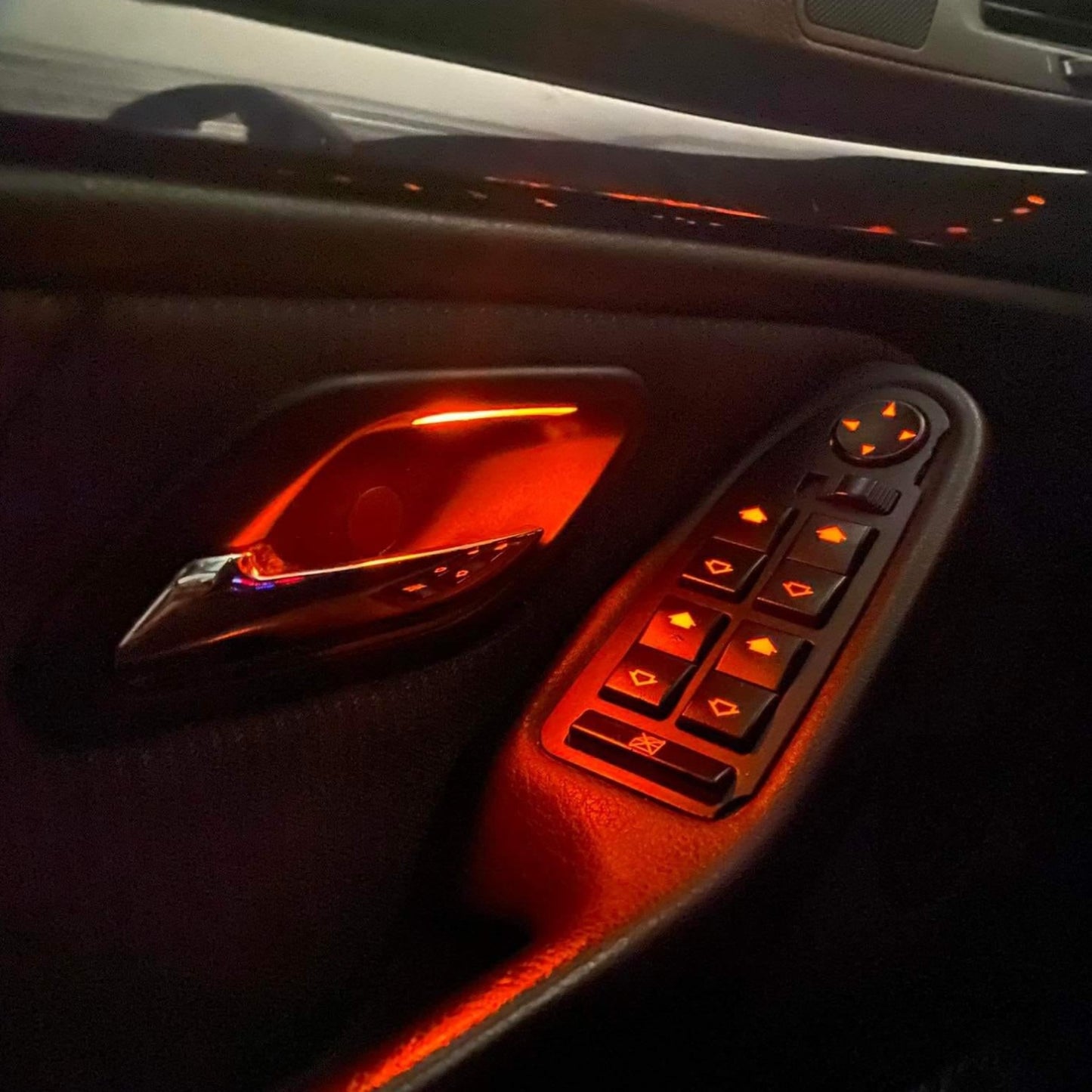E38 illuminated door handles